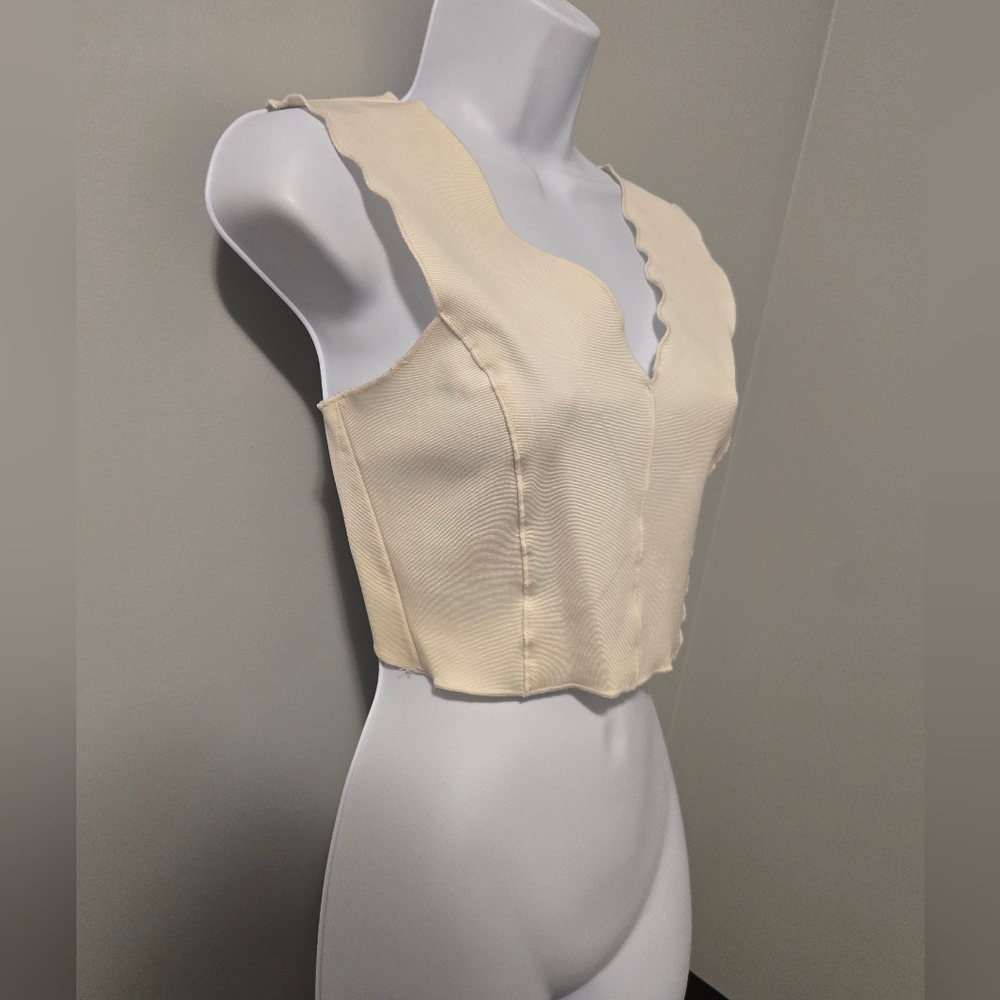 Y2K Vintage BEBE Off-White Banadage Crop Top. Size XS. - Picture 4 of 12